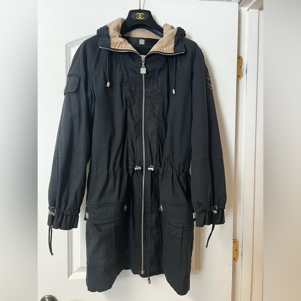 Chanel Women’s Black Hooded Casual Jacket Size 40 Detachable Wool Lining Nice!